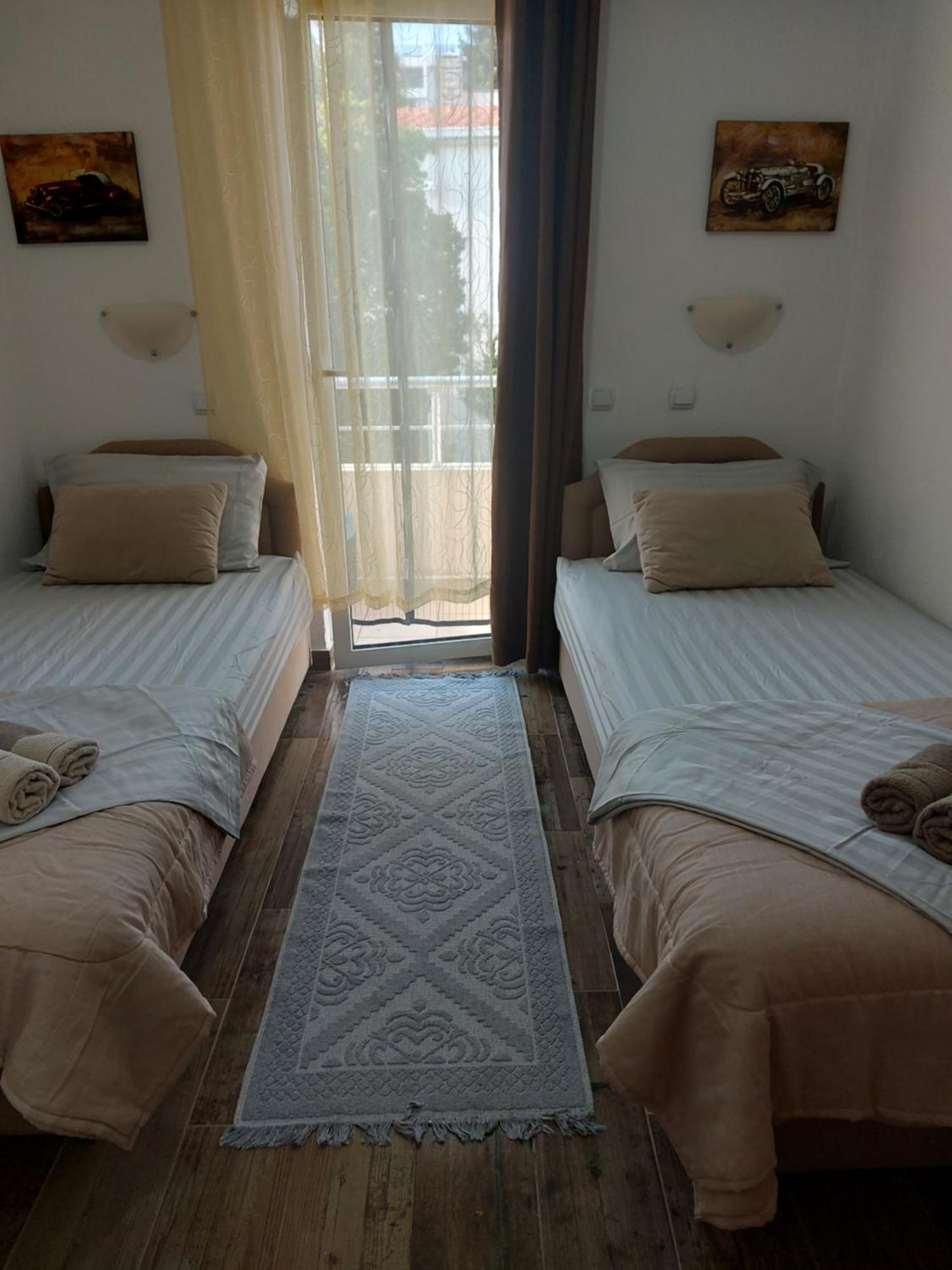 אוטייהא Villa Lyudmila מראה חיצוני תמונה